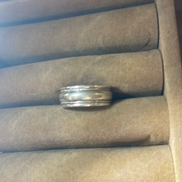 RARE FIND
Sterling silver comfort fit band unisex marked 925 Thailand - Picture 3 of 3